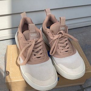 Vans Women Ultrarange Sneakers